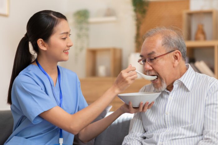 adjusting-alzheimers-care-to-meet-changing-needs