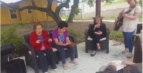 Live music and familiar songs in the courtyard.